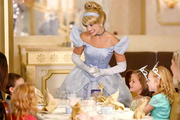 Royal Court Royal Tea