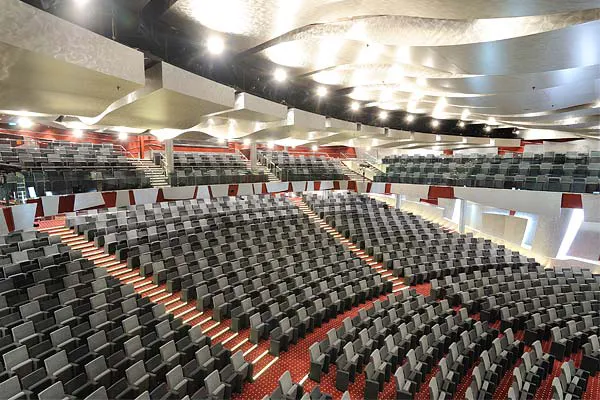 L Avanguardia Theater