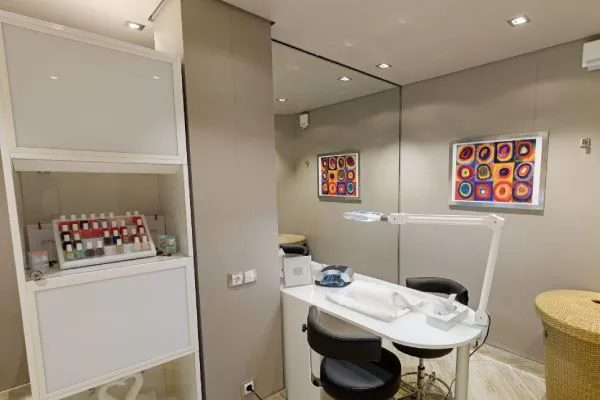 Maincure and Pedicure