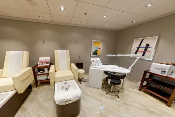 Maincure and Pedicure